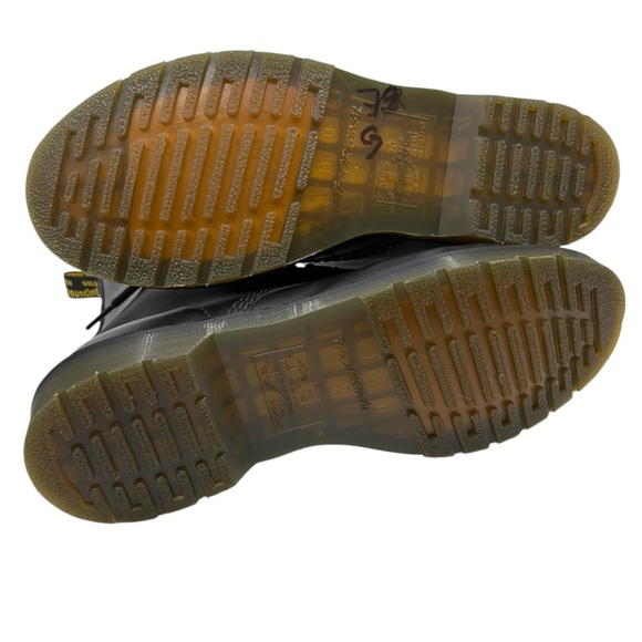 Like new! Dr. Martens 1460 smooth leather combat boots size 11 W/10 m - Picture 9 of 10